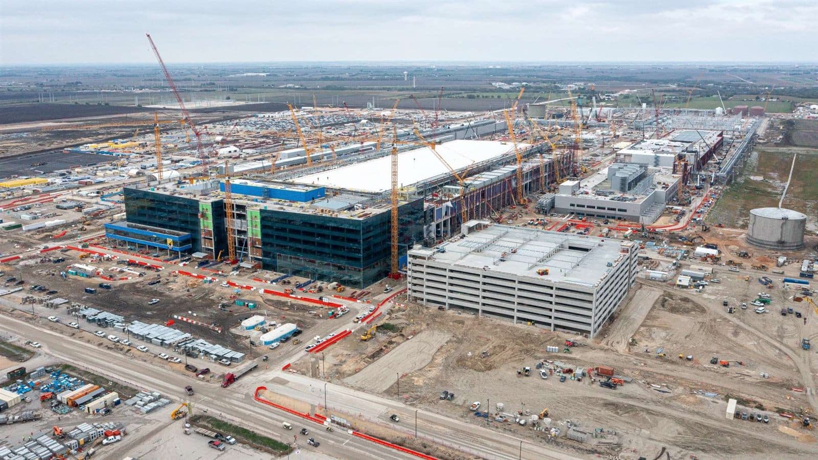 Aerial photo of the Samsung project in Taylor under construction, with cranes around the main building
